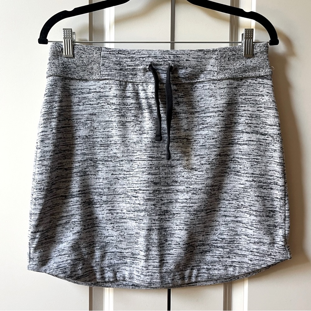 Like New Athleta Gray Sweatshirt Material Mini Skirt - Sz Small Tall ST